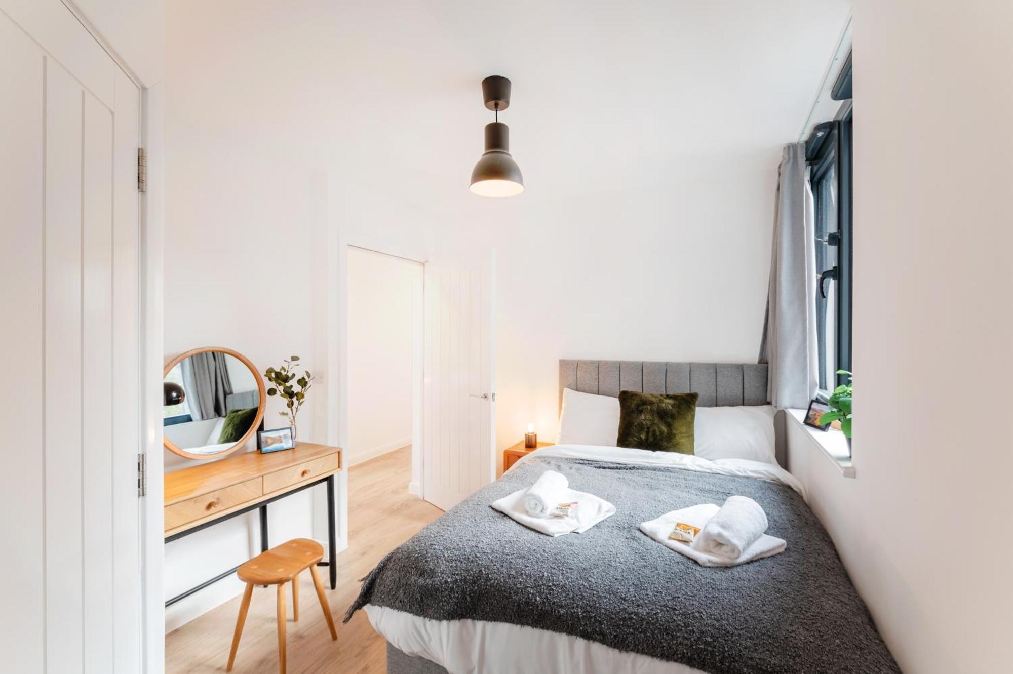 123 Queen Street - Crowd Luxury *