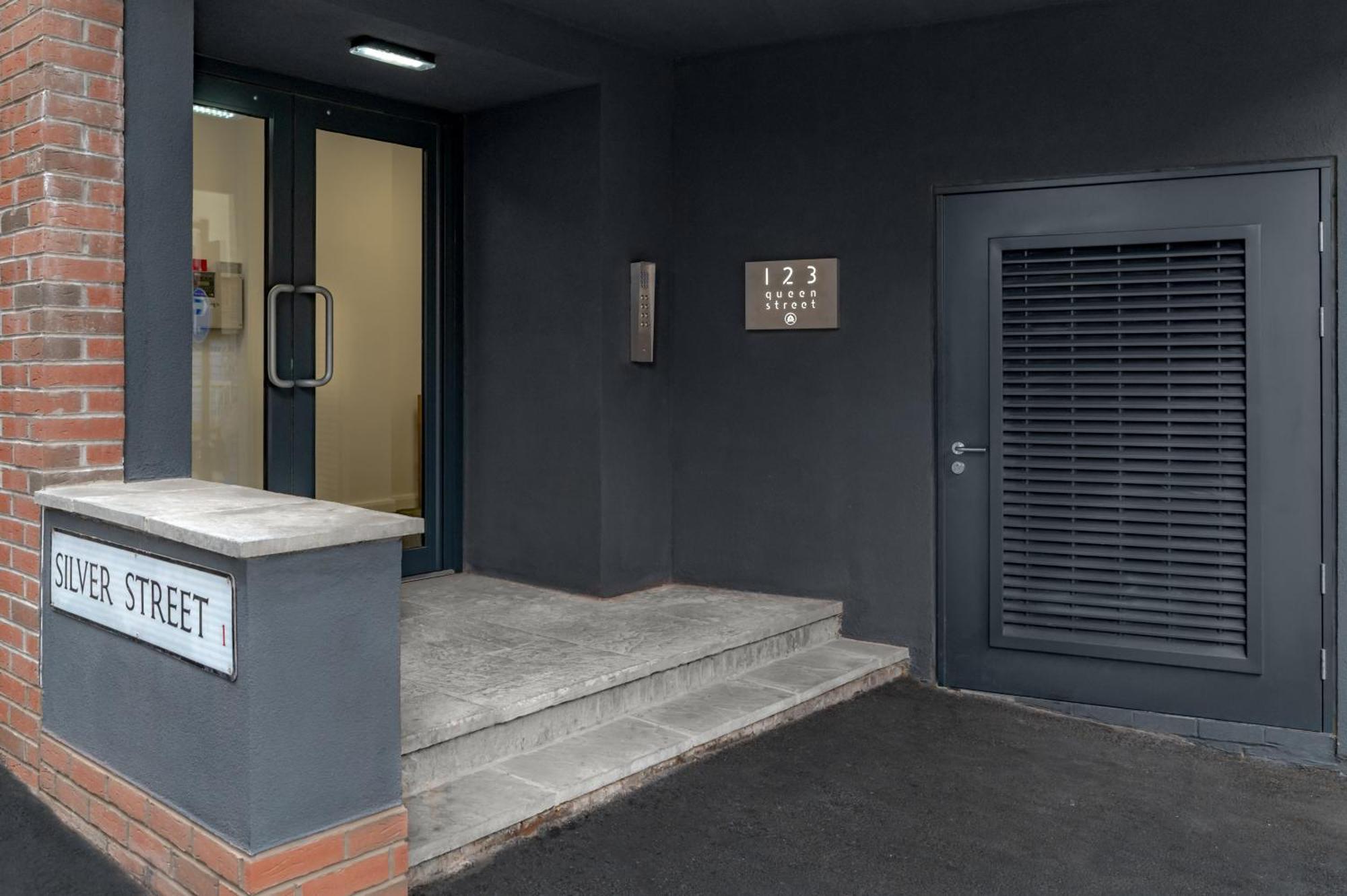 123 Queen Street - Crowd Luxury